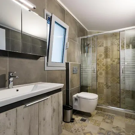 Phos With Swimming Pool In ヴィラ *