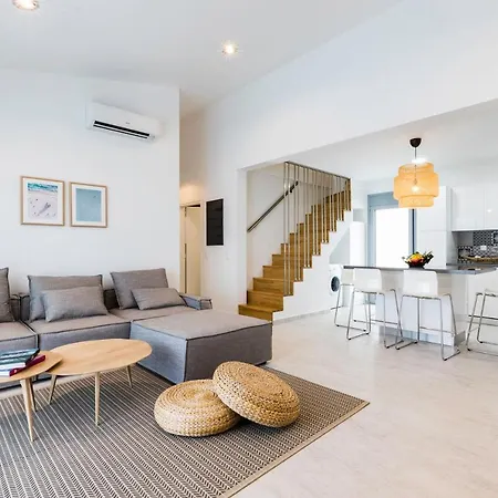 ヴィラ Phos With Swimming Pool In リンドス