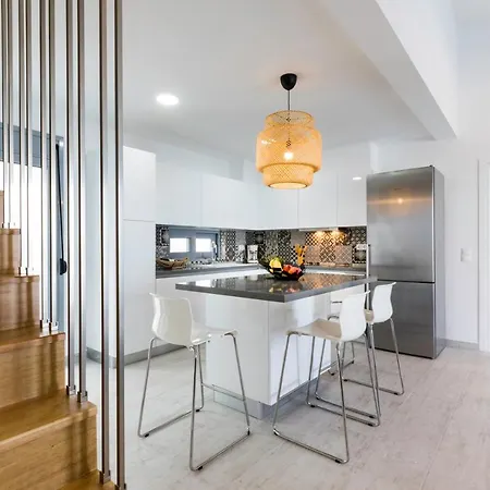 빌라 Phos With Swimming Pool In 린도스