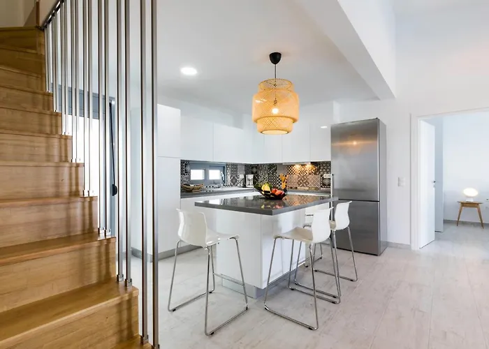 فيلة Phos With Swimming Pool In لينثوس