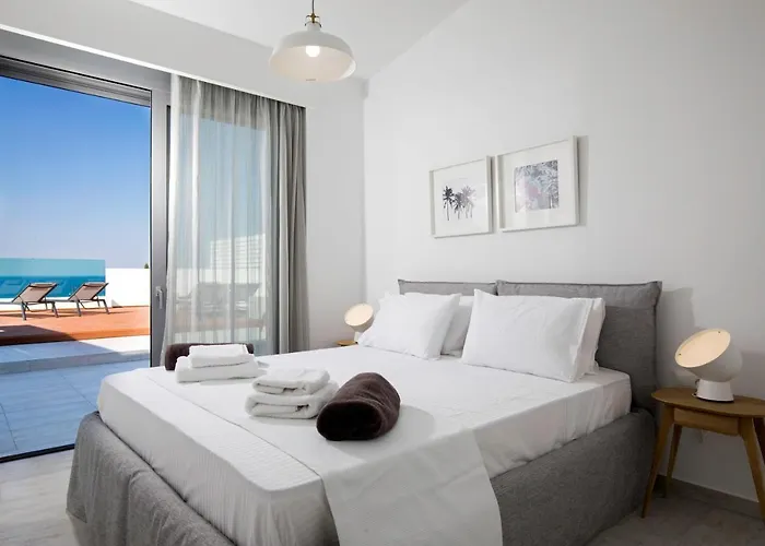 Phos With Swimming Pool In * لينثوس