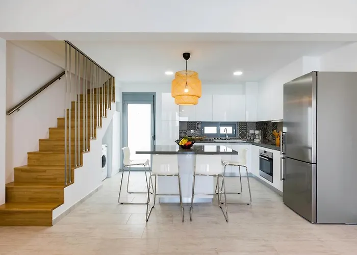 Phos With Swimming Pool In Líndos