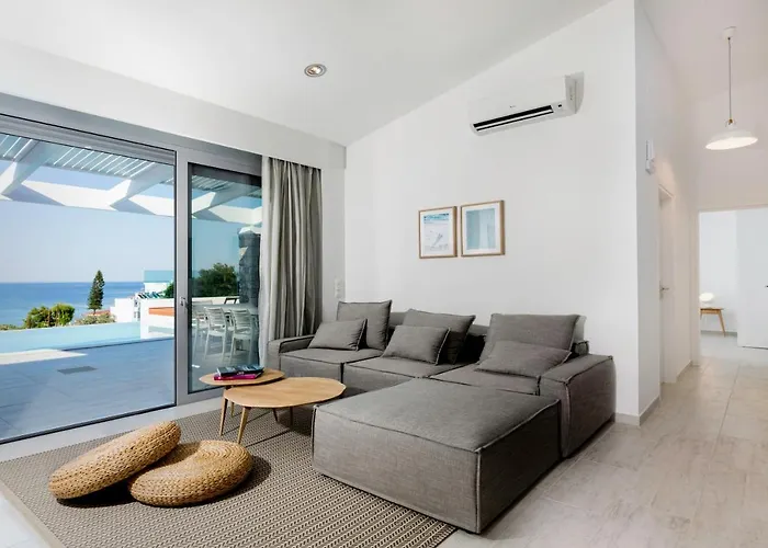 Phos With Swimming Pool In * Líndos