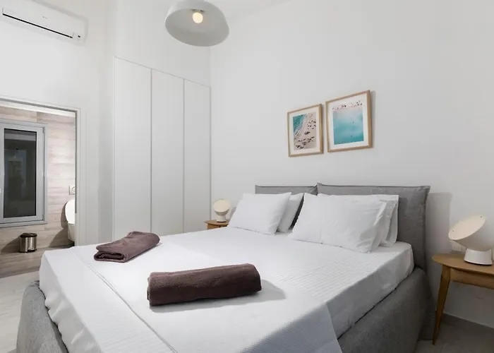 Phos With Swimming Pool In * Líndos