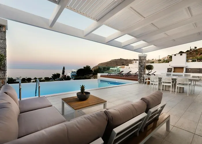 Phos With Swimming Pool In Líndos